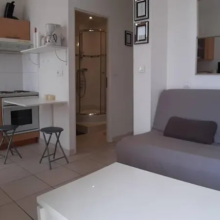 Apartment Coquet Studio Idealement Situe Et Tout Confort